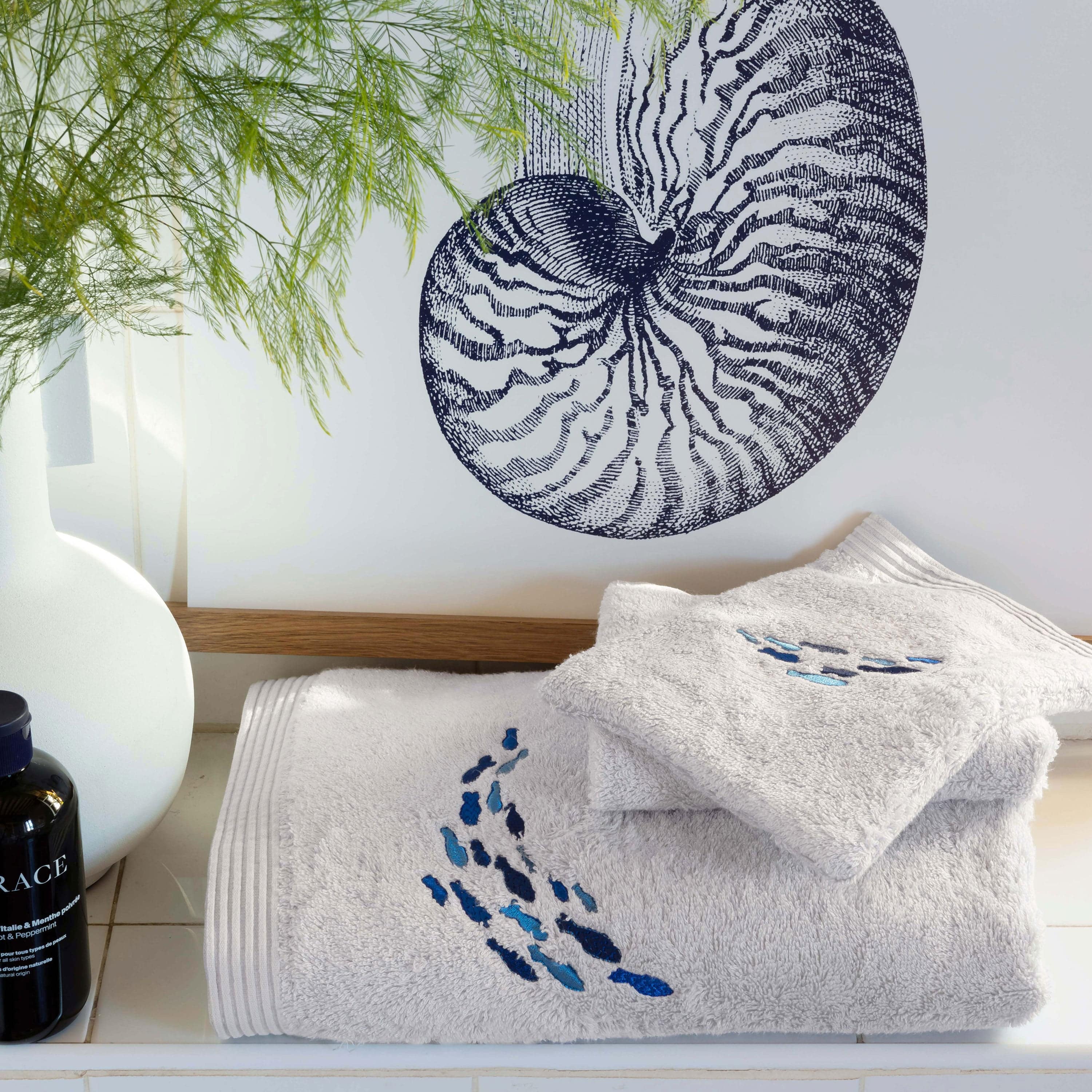 Abysse Grey Cotton and Bamboo Viscose Bath Sheet - Image 6
