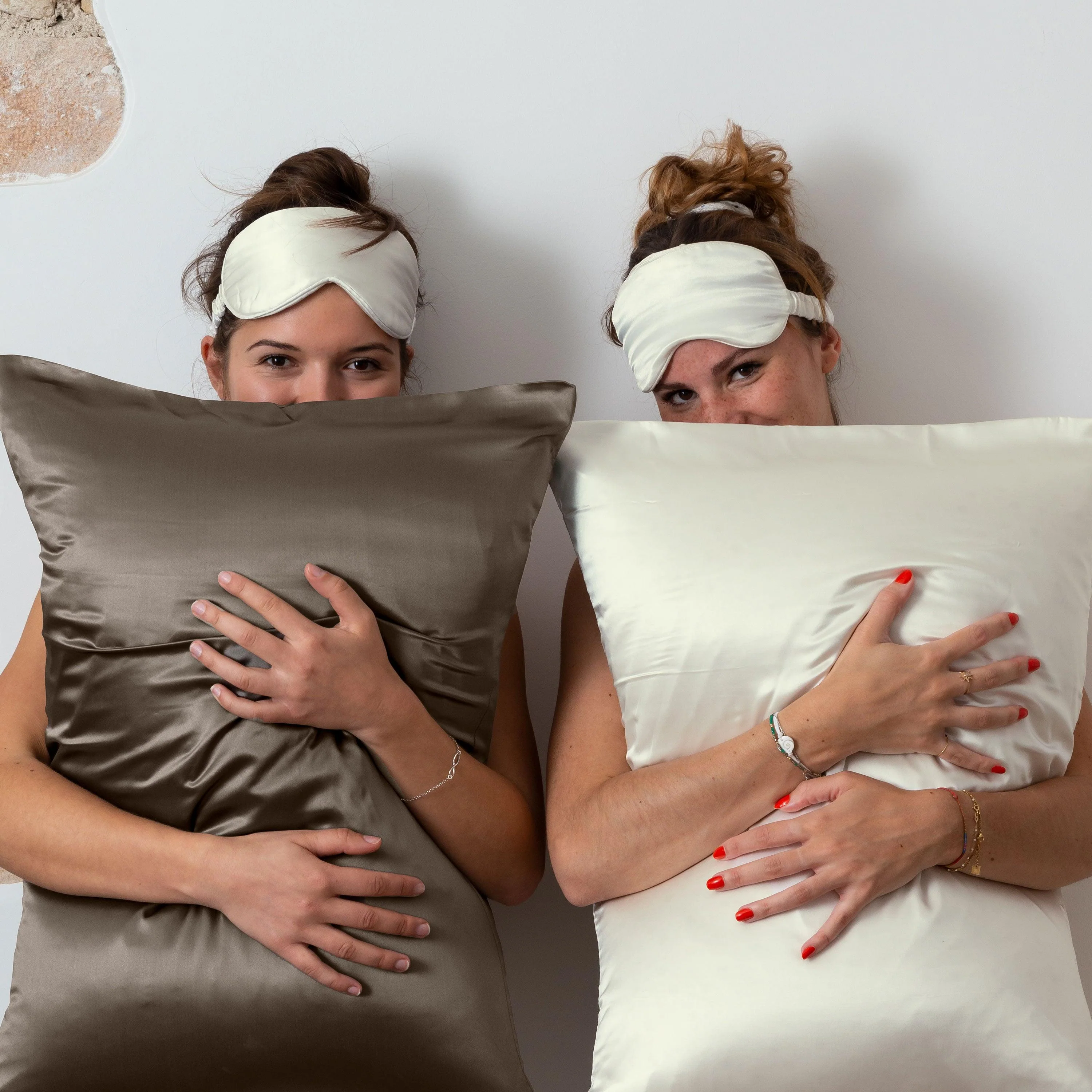 Beauté Mulberry Silk Rectangular Pillowcase - Mink - Image 4