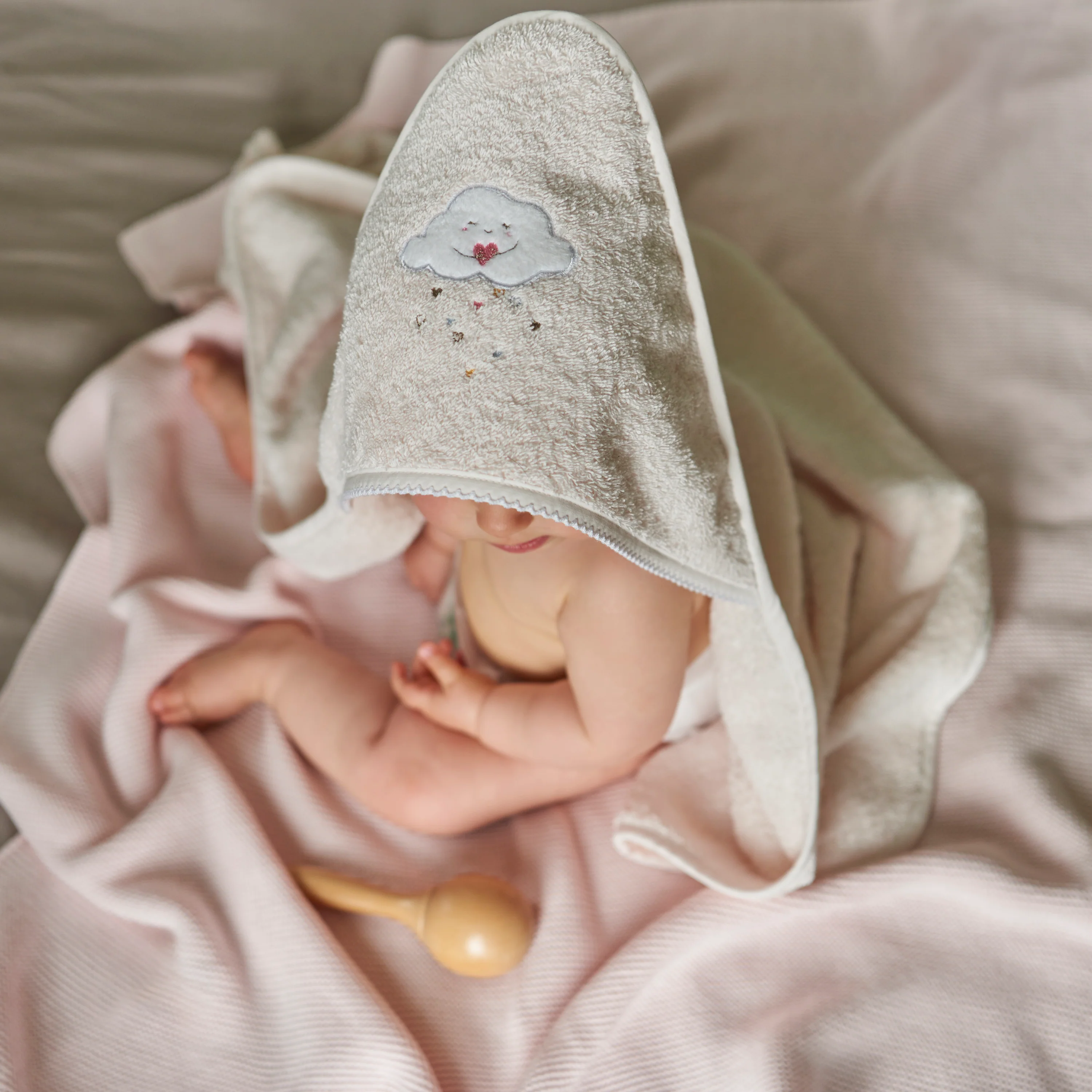 Bienvenue Organic Cotton Bath Cape - Rose - Image 2