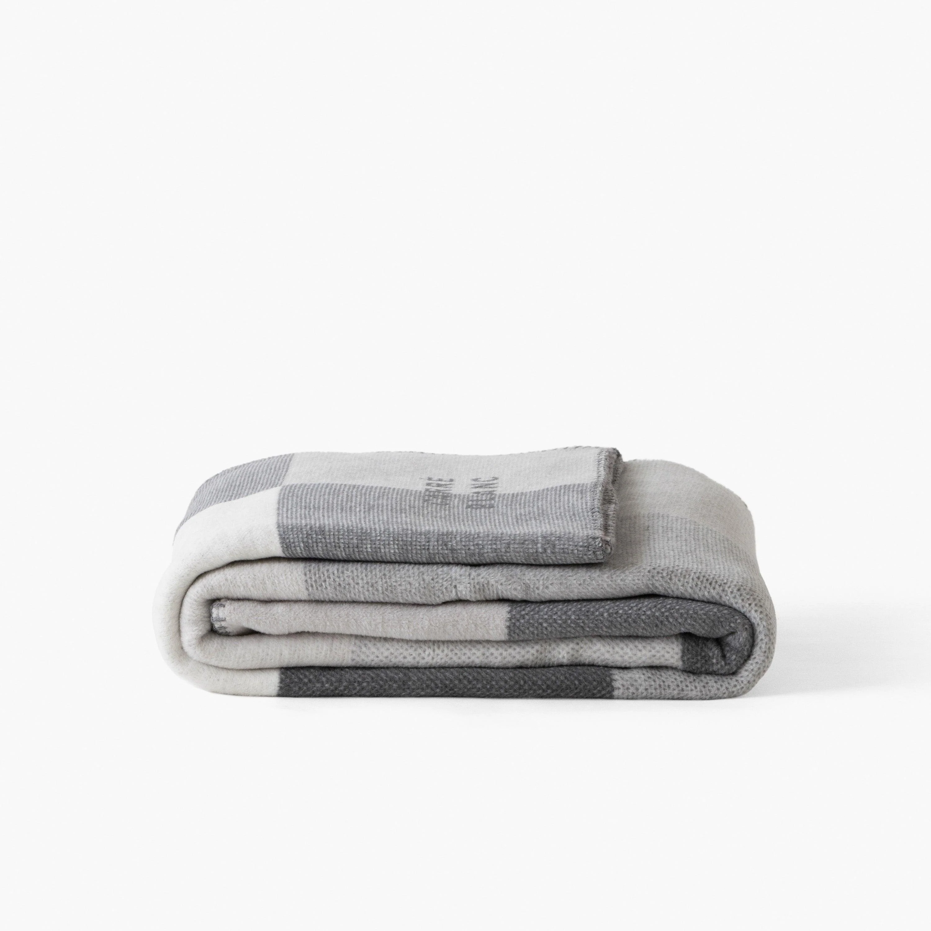 Adret Fleece Throw - Grey