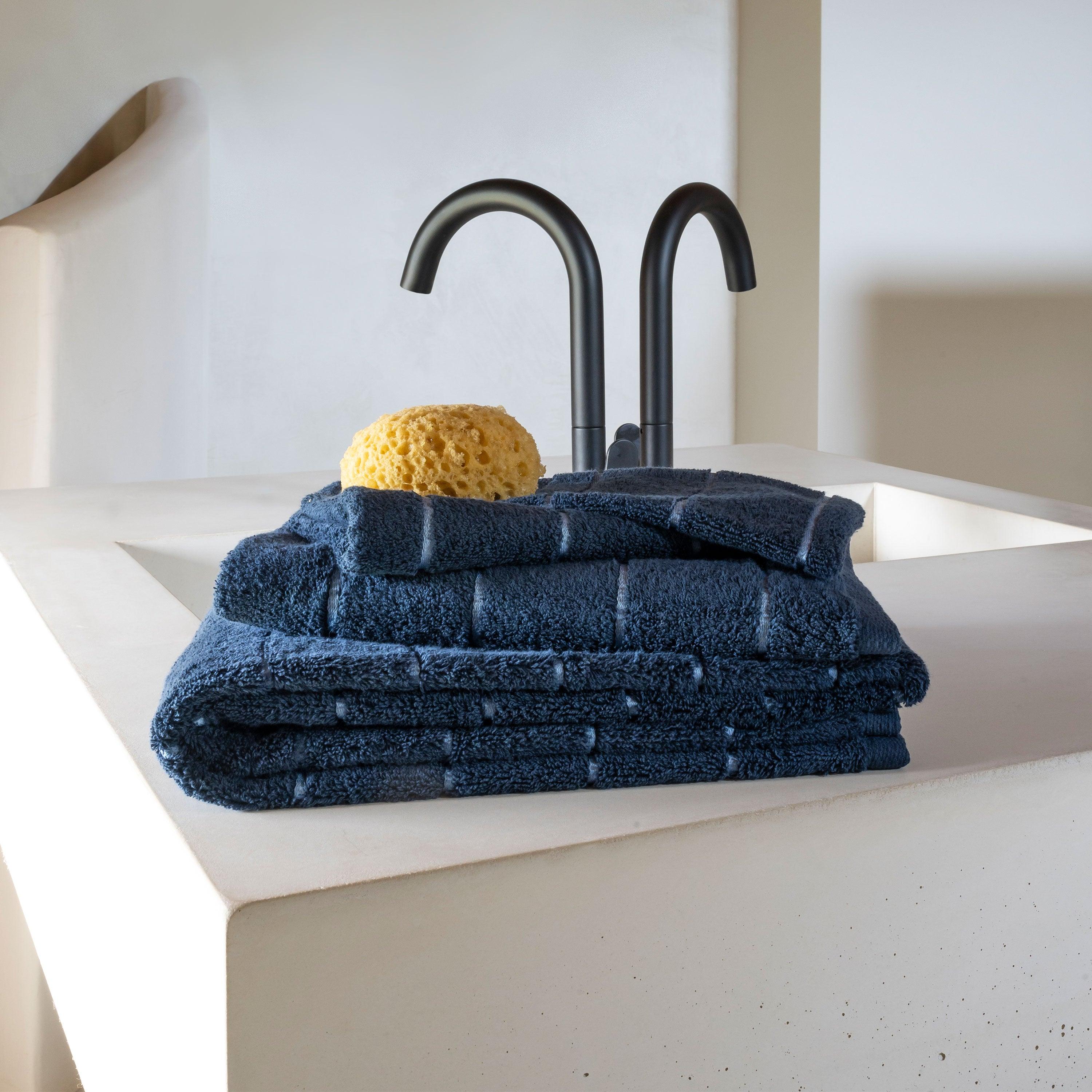 Hypnotic Cotton Bath Towel - Navy - Image 3