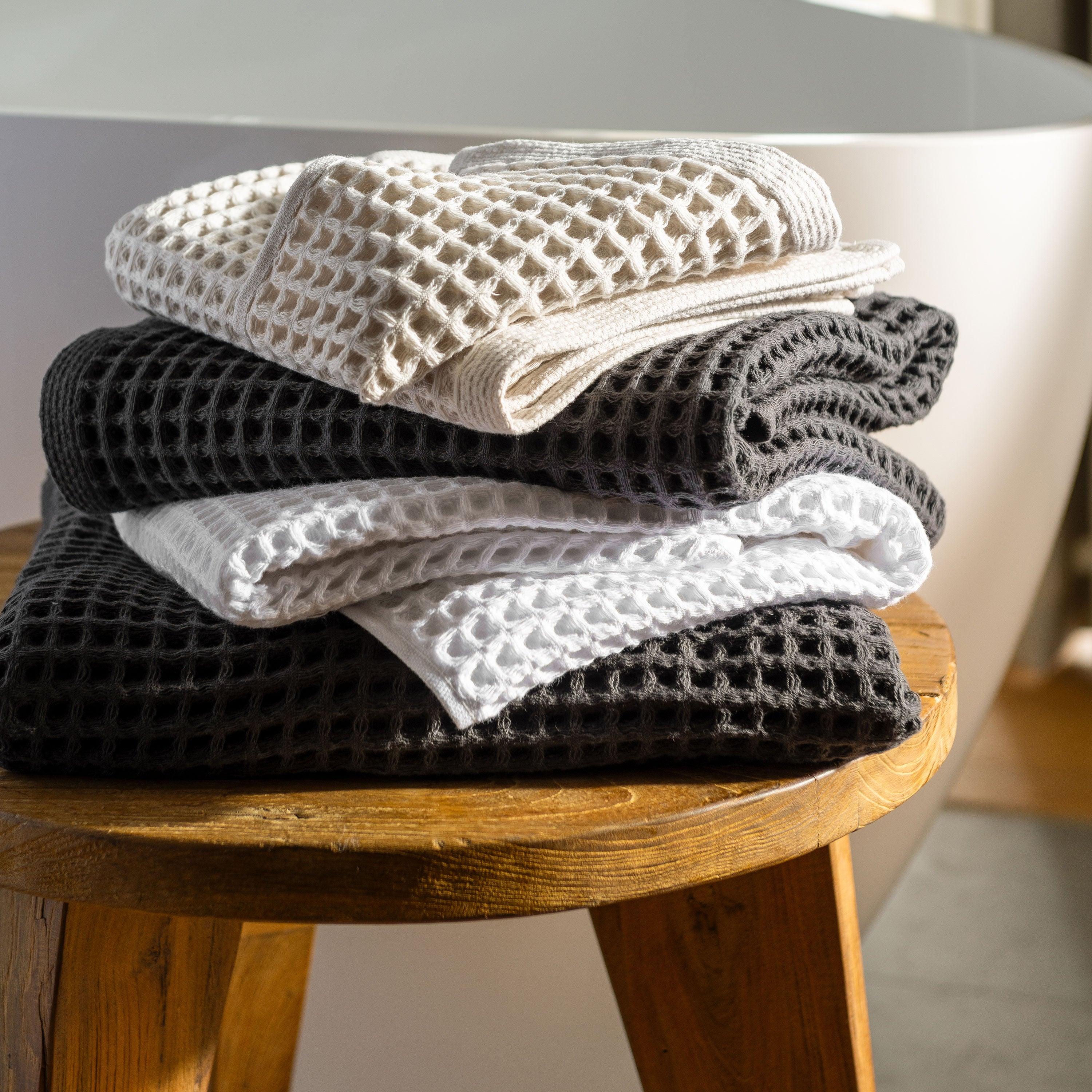 Quadro Organic Cotton Towel - White - Image 2