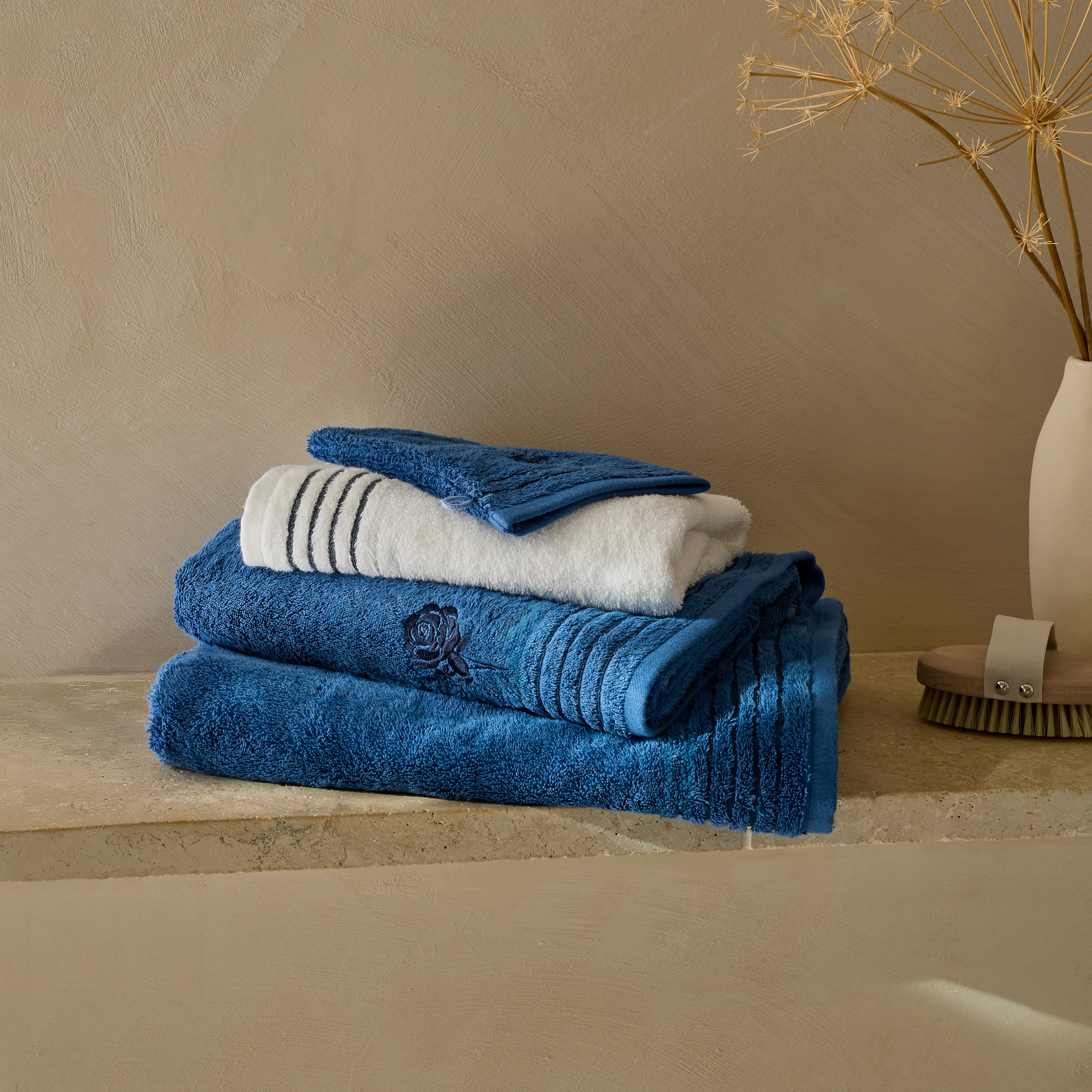 Rosablue Cotton & Bamboo Viscose Bath Glove - Indigo - Image 3