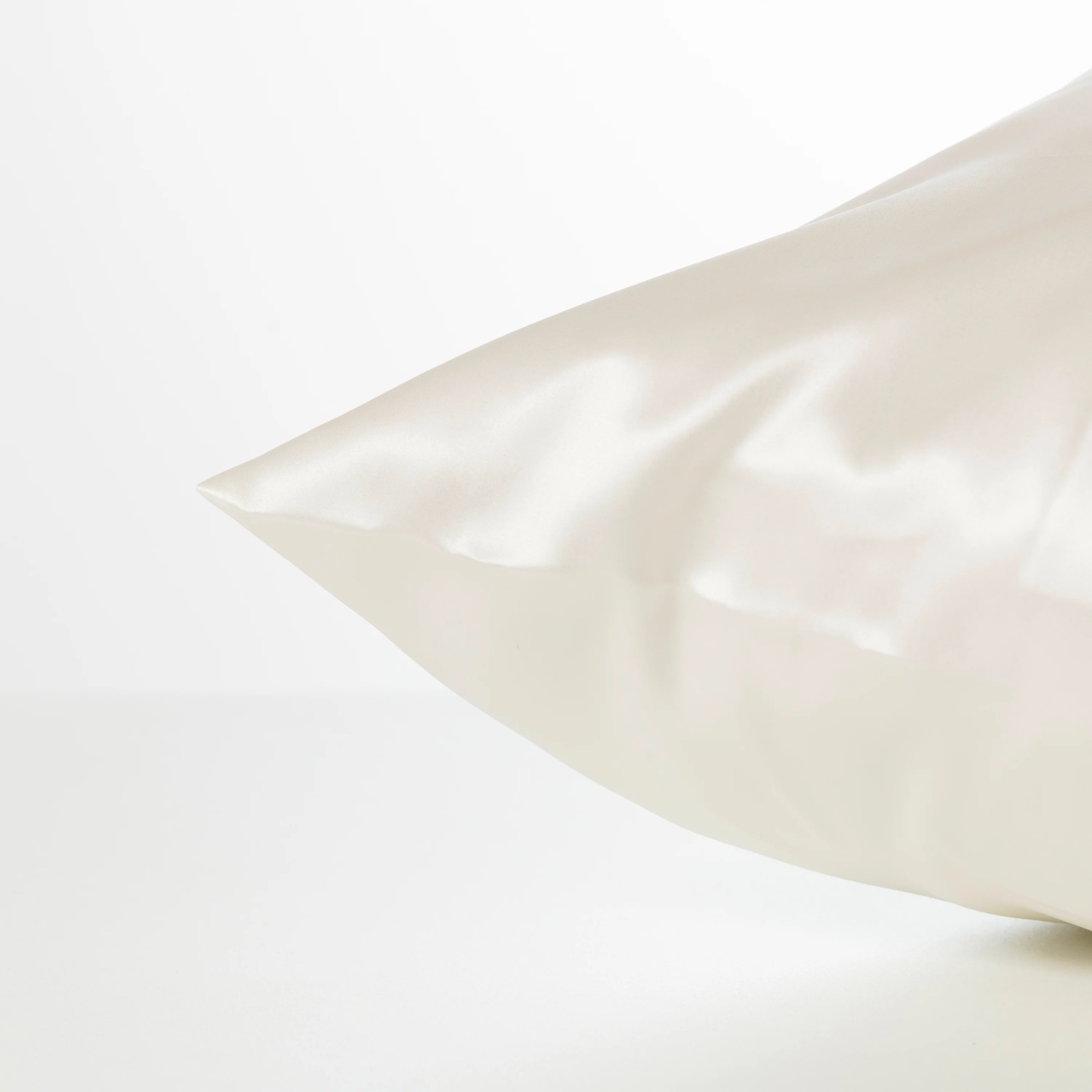 Beauté Mulberry Silk Square Pillowcase - Ivory - Image 3