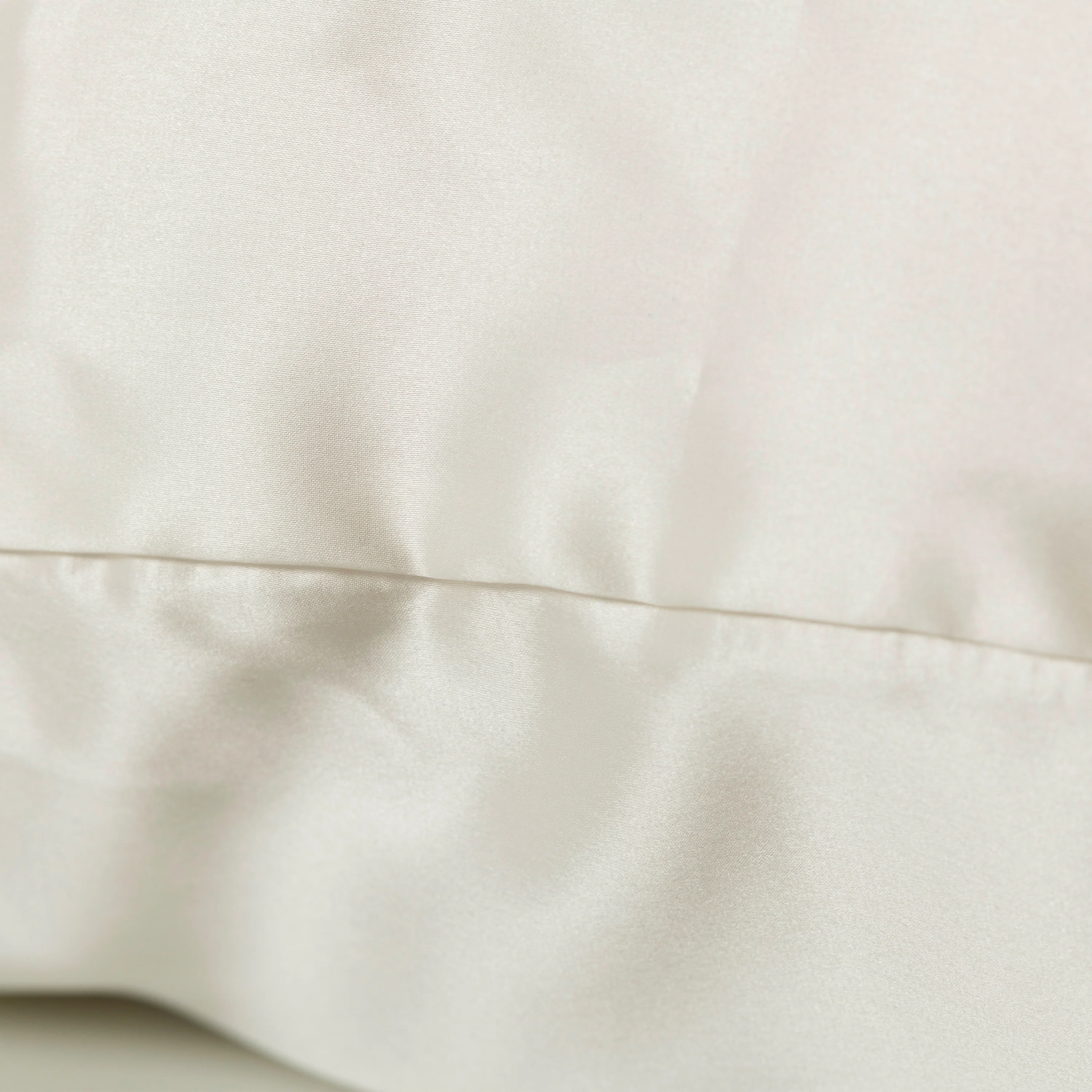 Beauté Mulberry Silk Square Pillowcase - Ivory - Image 4