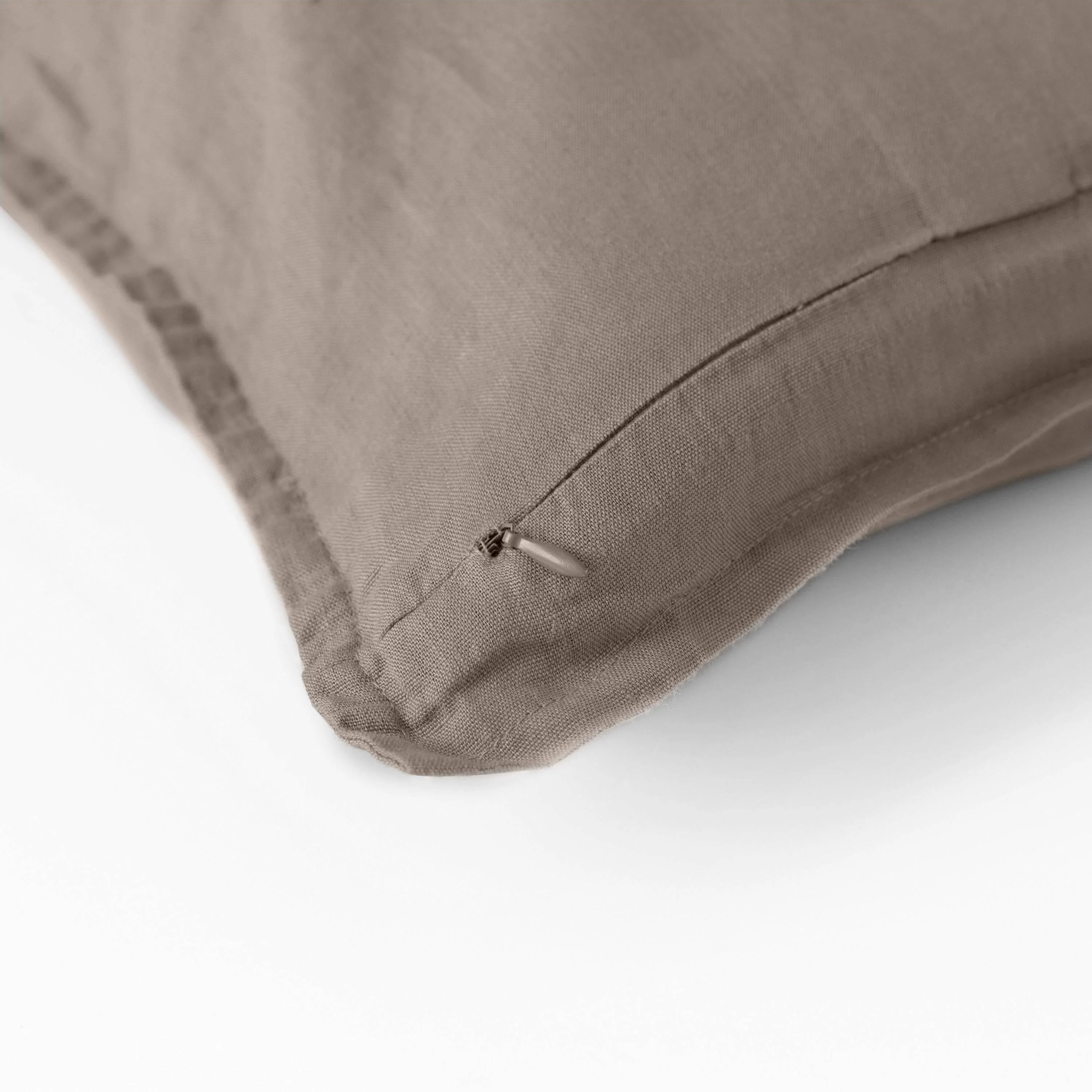 Washed linen cushion cover Songe grège - Image 4