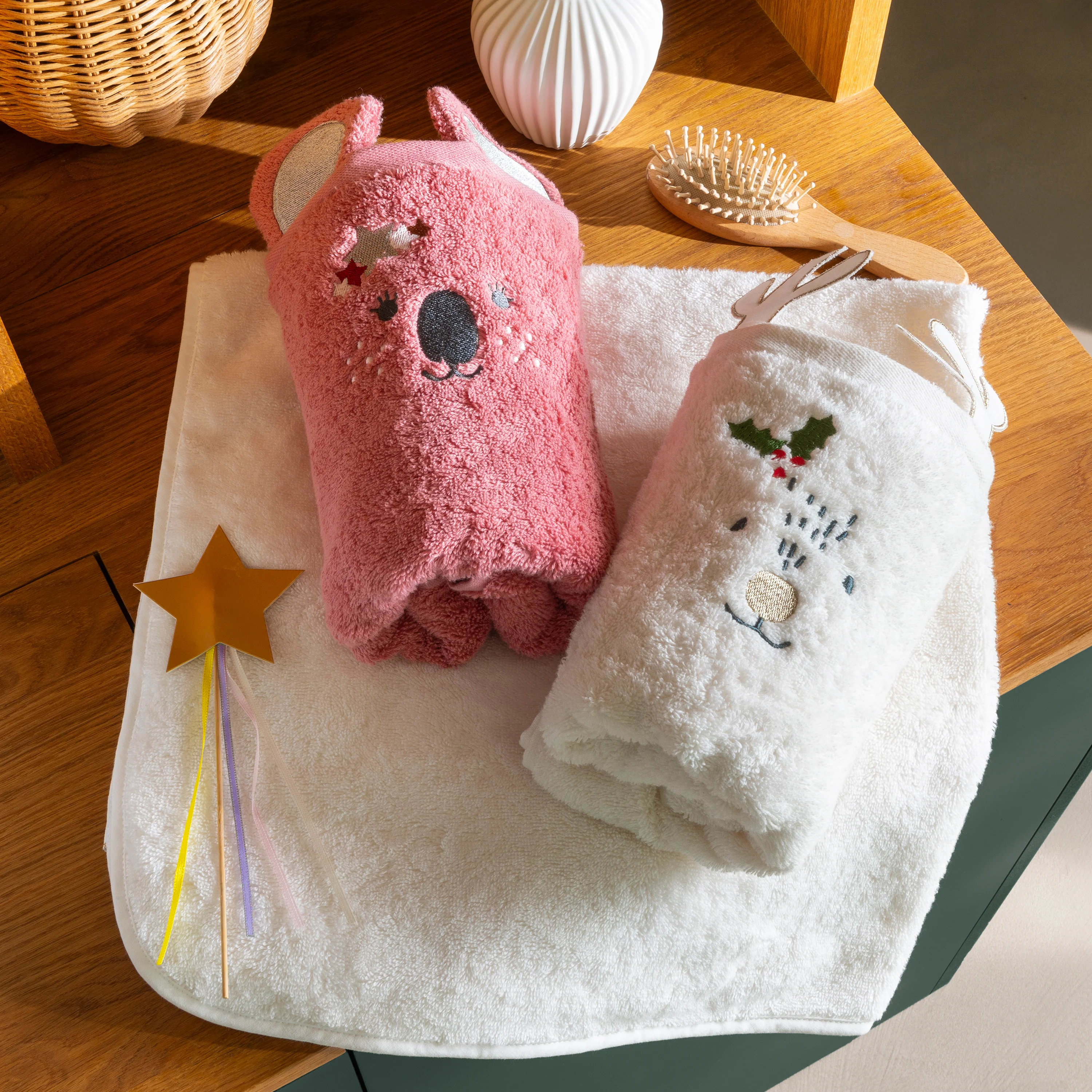 Xmasful Children's Cotton Towel - Ivory - Image 4